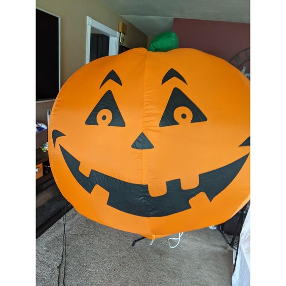 Gemmy Giant inflatable pumpkin 6 ft Halloween lawn